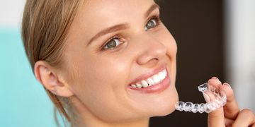 10 مميزات التقويم الأسنان المتحرك الشفاف