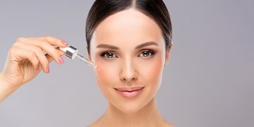 10 من أقوى منتجات سيروم الوجه المقاوم للتجاعيد وعلامات الشيخوخة