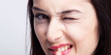 هل الحشوة للأسنان المؤقتة تسبب الرائحة؟