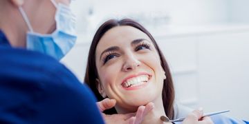 مميزات واضرار تبييض الاسنان
