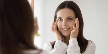 الفوائد النفسية للجراحة التجميلية: تعزيز الثقة واحترام الذات