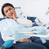 تقنيات علاج جيوب الأسنان: المميزات والآثار الجانبية والنتائج