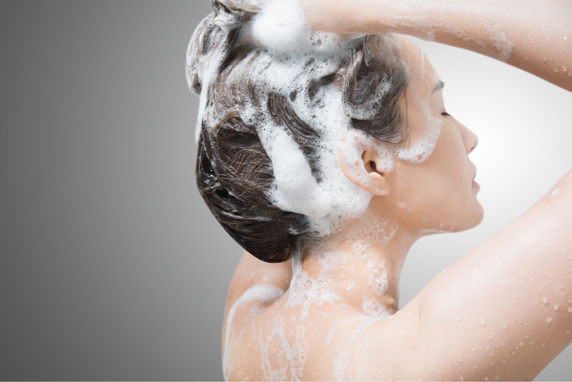 Wash эффект. Шампунь для головы. Мыть голову. Мытье волос. Мытье головы шампунем.