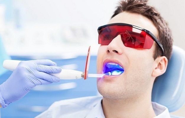 ما هي عملية حشو الأسنان بالليزر المائي 