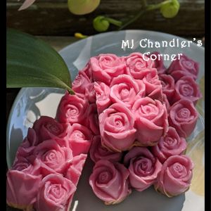 صابون بتلات الورد Rose Petal Soap من إم جى شاندليرز كورنر MJ Chandler's Corner