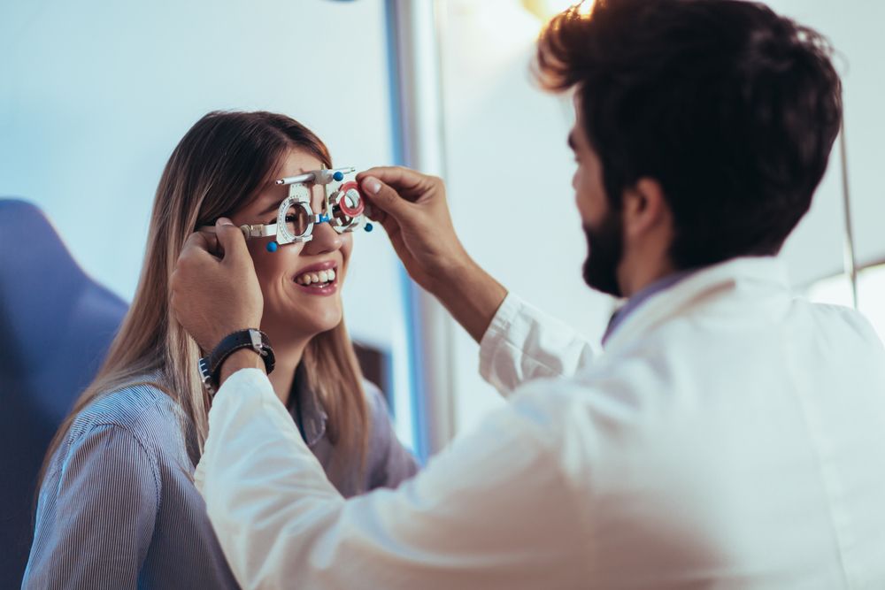 كيف يقوم الطبيب بتشخيص جفاف العين قبل عملية الليزك؟ 
