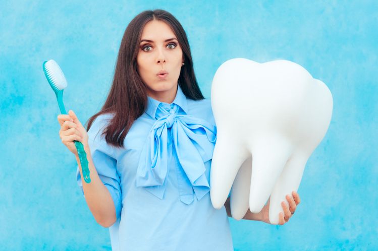 وإليكم بعض النصائح للحفاظ على الأسنان ومنع التسوس والتلف وضعف الأسنان:
