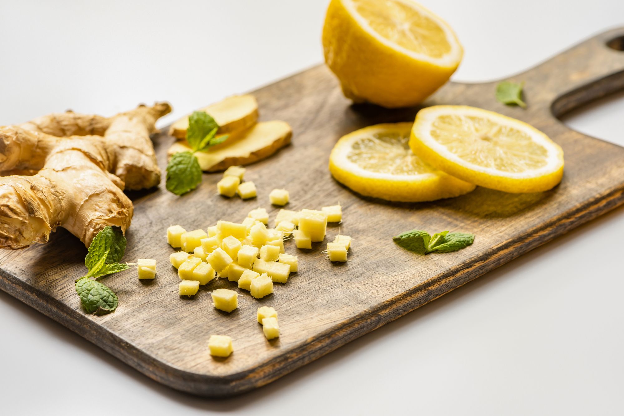 وصفة الزنجبيل والليمون لتصغير الأنف منزلياً