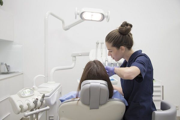 عيادات أسنان عربية لتقديم الخدمة