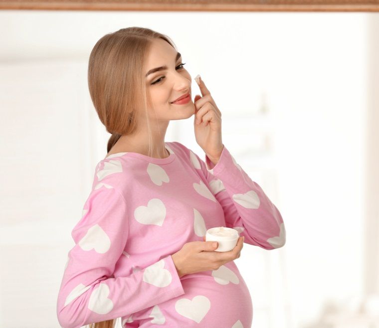 يمكن للمرأة الحامل استخدام كريم دوف الوردي لترطيب البشرة