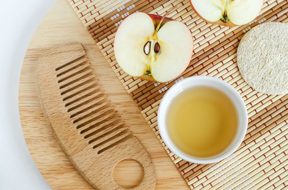 استخدام خل التفاح في تفتيح الشعر طبيعيا