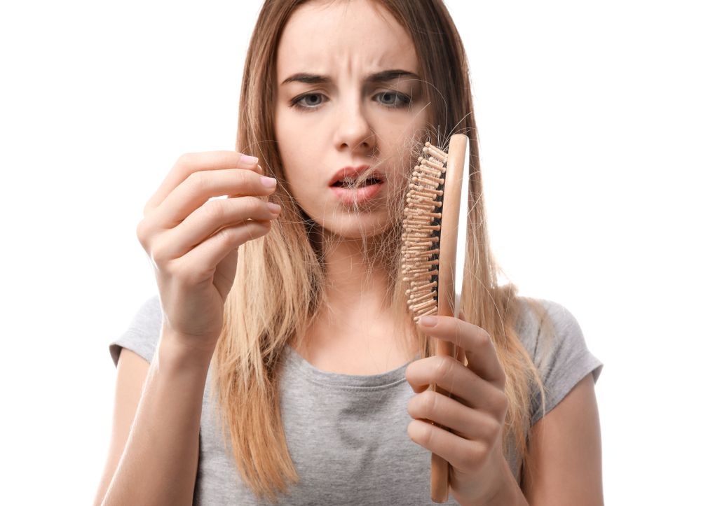 تساقط الشعر أحد الآثار الجانبية لعملية قص المعدة