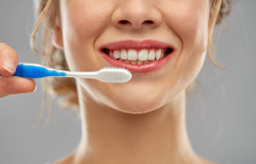 طريقة استخدام معجون أسنان كلوس اب