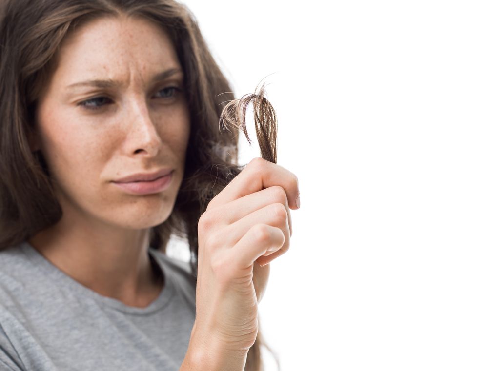 أهم العوامل التي قد تؤدي لجفاف الشعر وتقصفه