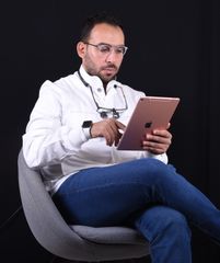 دكتور محمد حسام العيسوي استشاري تجميل و زراعة الاسنان