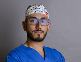 الدكتور باسم كمال الحسيني (رئيس قسم التجميل بمستشفى المدينة المنورة)