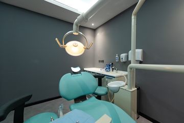 V Dental Clinic (2)