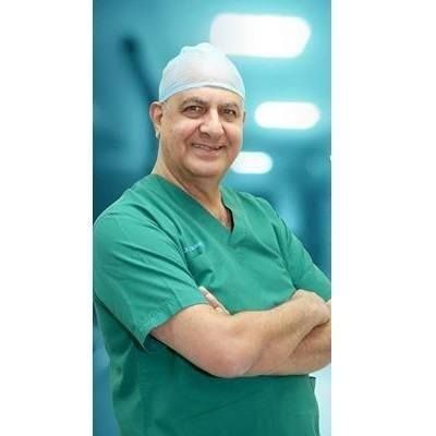 الدكتور أشرف عبد القادر أفضل دكتور شفط دهون بالليزر في الكويت