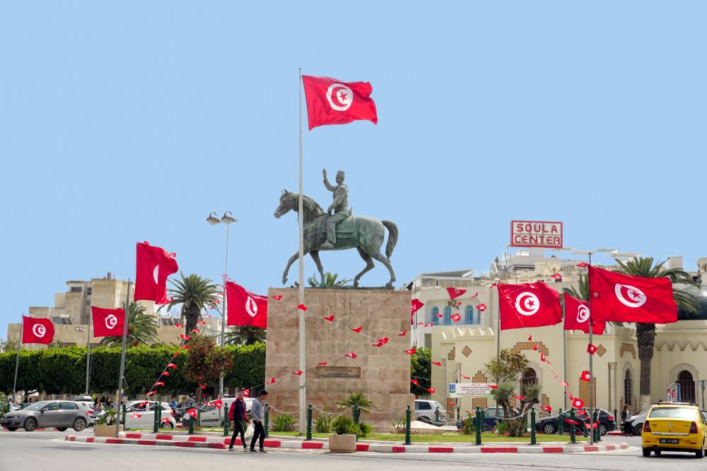 شد الوجه بالخيوط في تونس