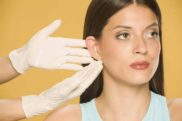 ماذا يحدث بعد عملية تجميل الأذن البارزة؟